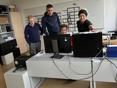 BBW-IT-Werkstatt: Team Besprechung mit der Ausbilderin