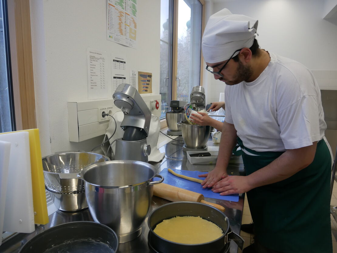 Auch Männer fühlen sich in unserer Hauswirtschaftsabteilung sehr wohl