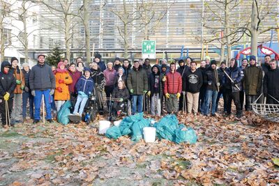 Gruppenfoto von allen, die bei der Aktion ICPowerClean mitgemacht haben