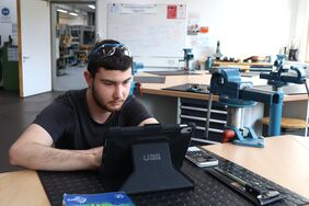 Unsere Zerspanungsmechaniker lernen mit der digitalen Lernplattform MLS