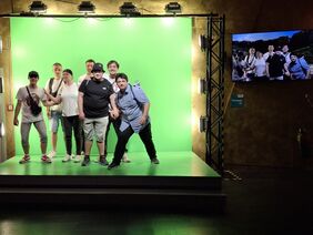 Sieben Azubis testen den Greenscreen Sieben Azubis testen den Greenscreen