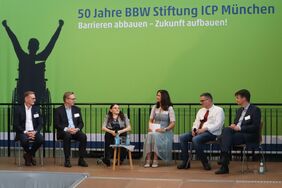 Podiumsdiskussion mit Vertretern der IHK und Arbeitsagentur