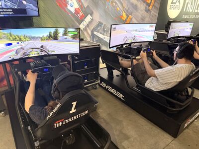 Bei der Formel-1-Ausstellung wie ein Rennfahrer fühlen