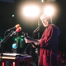 Benefizveranstaltung mit Kabarettist und Satiriker Severin Groebner 