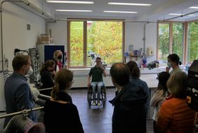Orthopädietechnik - Besuch der Beratungsfachkräfte für Menschen mit Behinderung der Agentur für Arbeit München 
