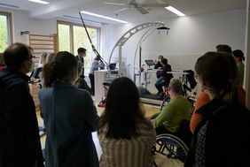 Physiotherapie - Besuch der Beratungsfachkräfte für Menschen mit Behinderung der Agentur für Arbeit München 