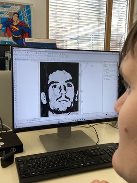 Rückkehr der Namen: Plakaterstellung